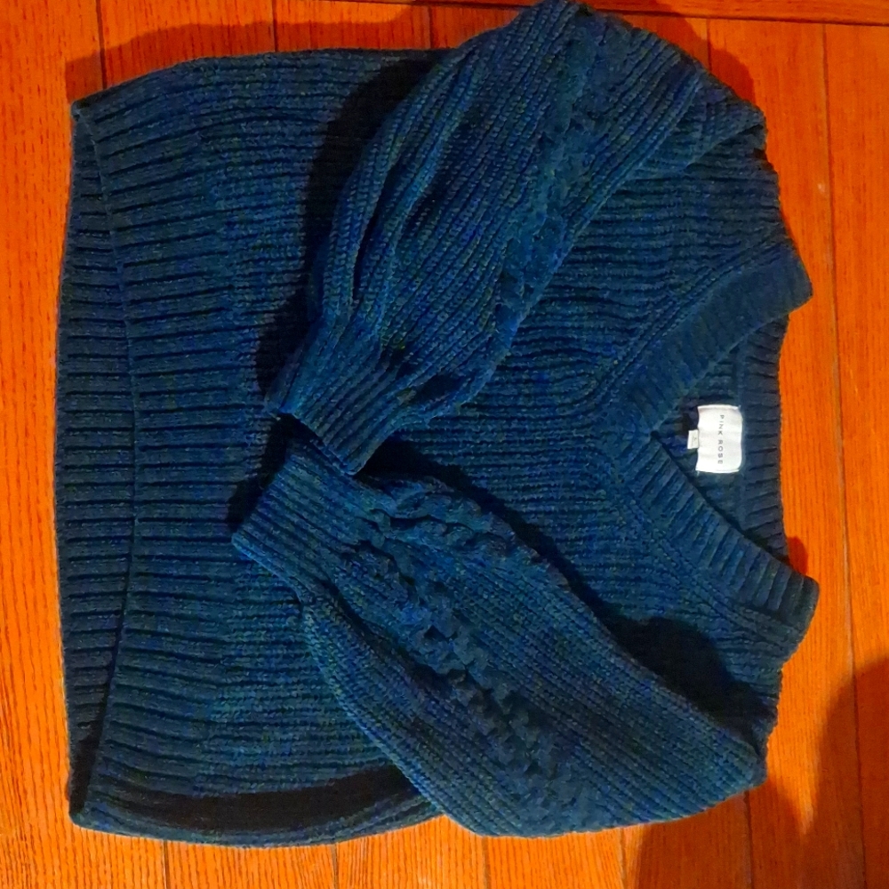 Green pullover sweater